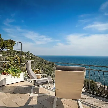 Sirenuse Sleeps 6 Air Con Wifi