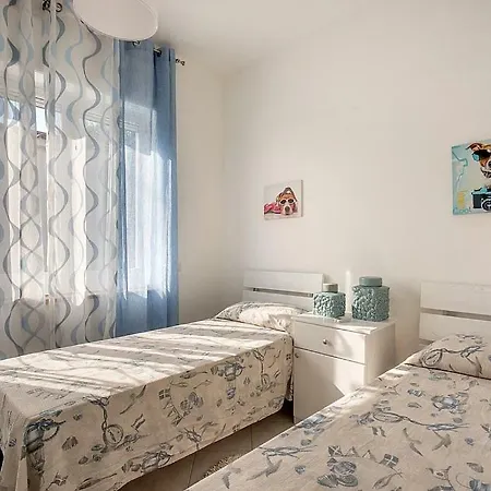 Sirenuse Sleeps 6 Air Con Wifi