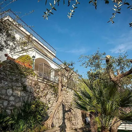 Sirenuse Sleeps 6 Air Con Wifi *
