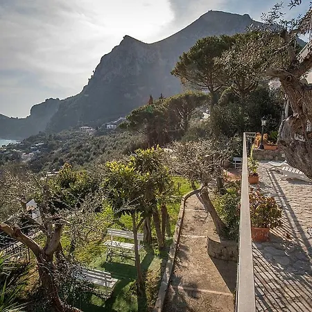 Villa Sirenuse Sleeps 6 Air Con Wifi