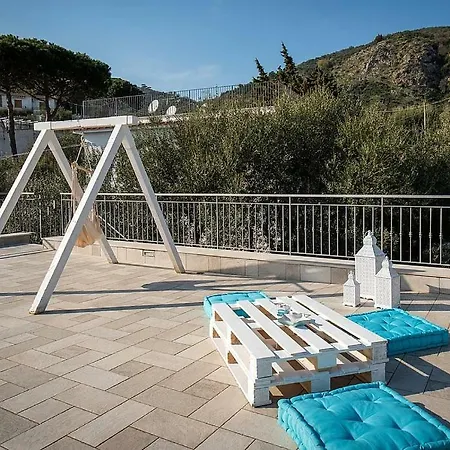 Villa Sirenuse Sleeps 6 Air Con Wifi